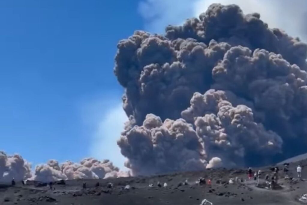 Tourists flee as Mt Etna erupts on Monday