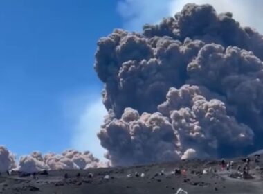 Tourists flee as Mt Etna erupts on Monday