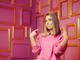 A vain woman in a crown