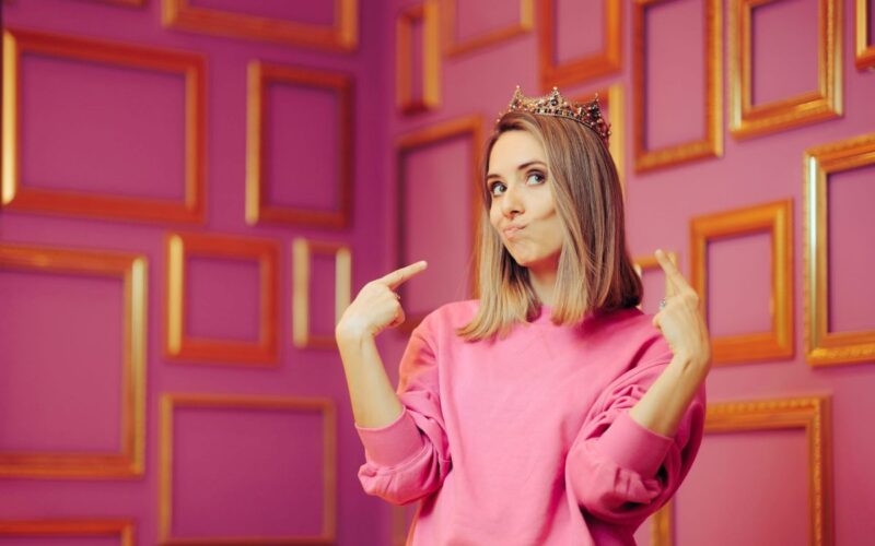 A vain woman in a crown