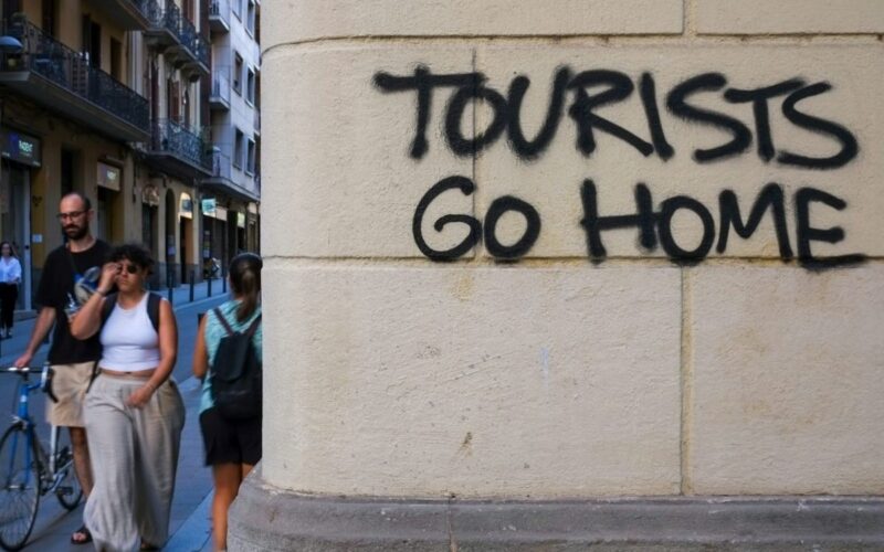 An image of graffitti in Barcelona saying Tourists Go Home