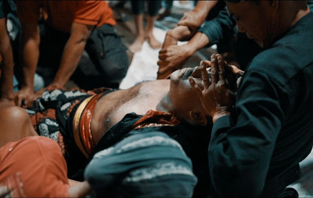 Screenshot from Tunggang langgang (Afterlives) by Timoteus Anggawan Kusno
