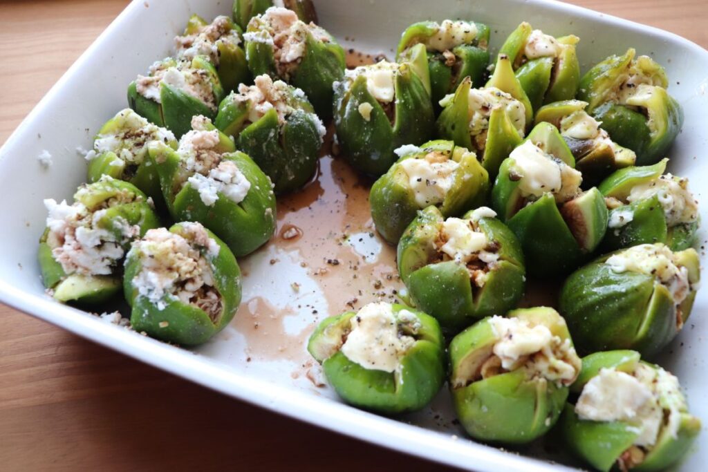 prepared figs in a ceramic roasting dish