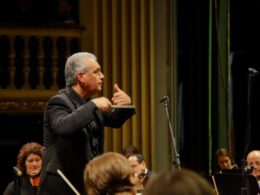 Michael Laus, conducting