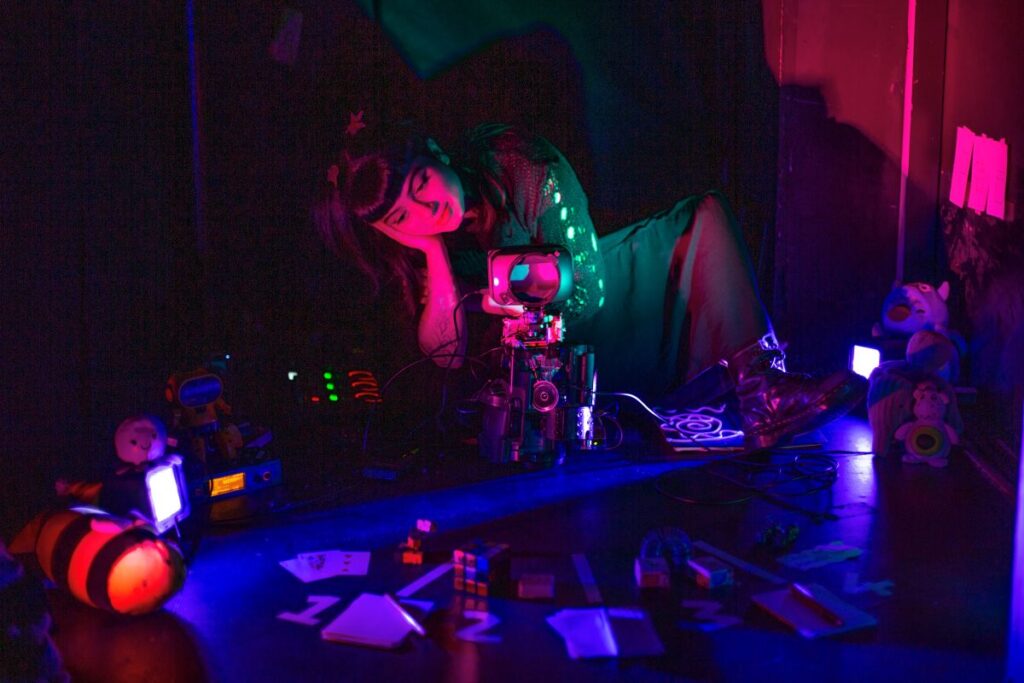 Elyse and Bob the Robot