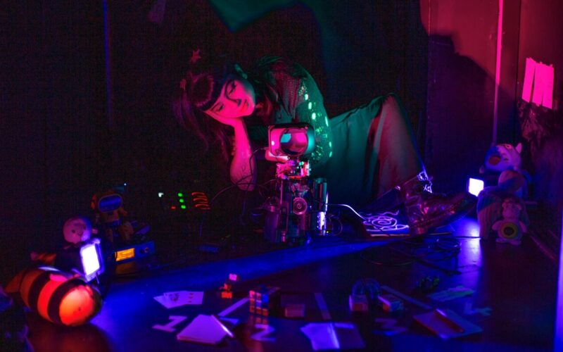 Elyse and Bob the Robot