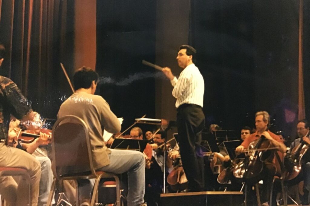 Laus conducting the Belgrade Philharmonic Orchestra
