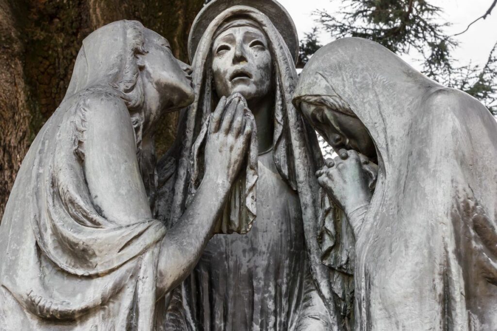 A sculpture of the three Marys at the foot of the cross of Christ