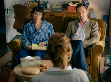 Olivia Colman and Benedict Cumberbatch as Ivy and Theo Rose. Searchlight Pictures