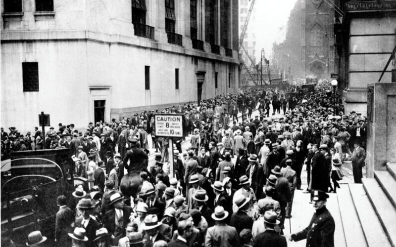 A crowd gathers outside the New York Stock Exchange following the ‘Great Crash’ of October 1929.